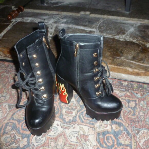 HOT- LAMODA Black Platform Ankle Boots – Flame Heel Design – EU 37 - Picture 7 of 16